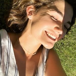 Meet your Posher, Cassandra